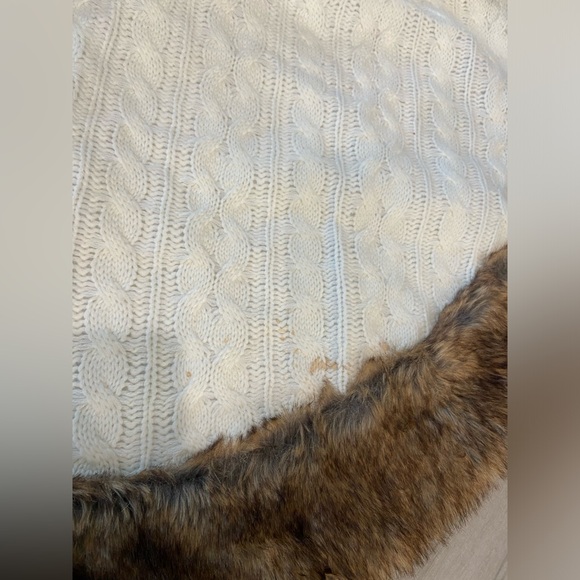 Tree Skirt and 2 Matching Stockings - Picture 5 of 5